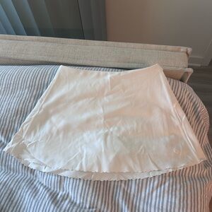 Lululemon White Women's tennis skirt